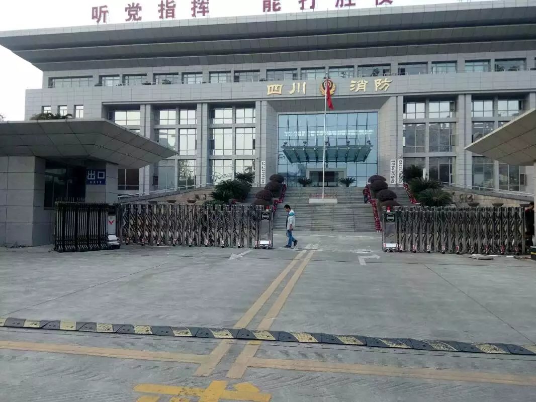 集安市集安市四川消防总队伸缩门